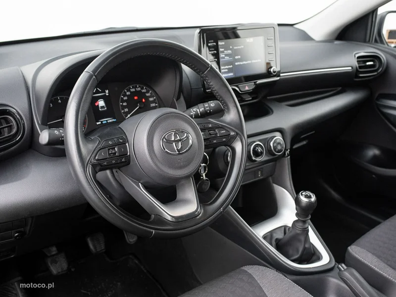 Toyota Yaris XP210 6