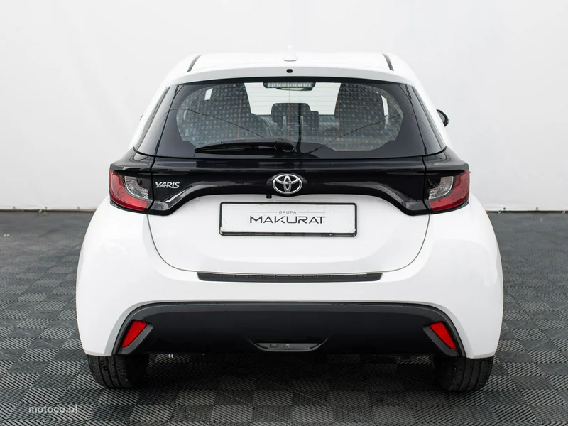 Toyota Yaris XP210 8