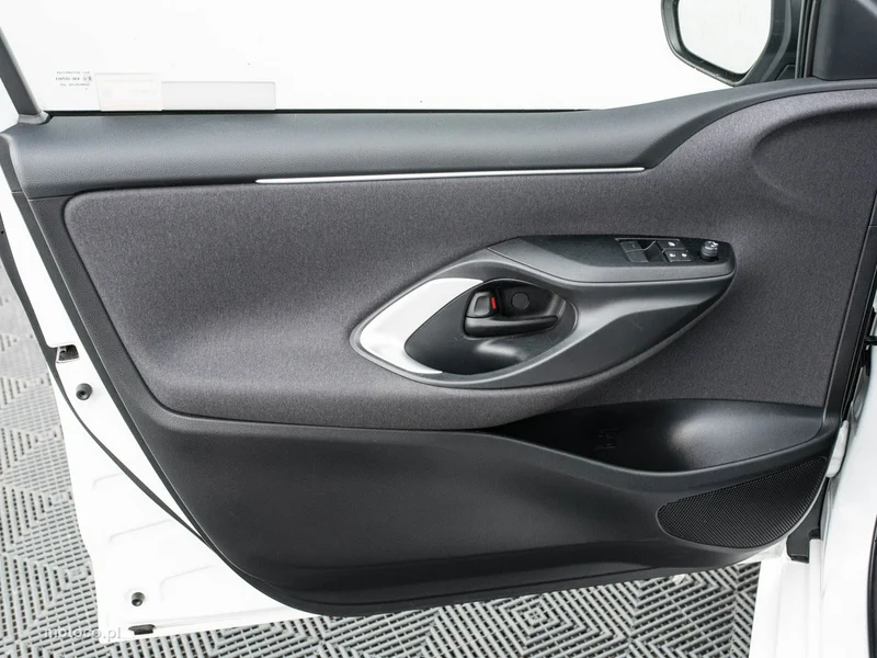 Toyota Yaris XP210 9