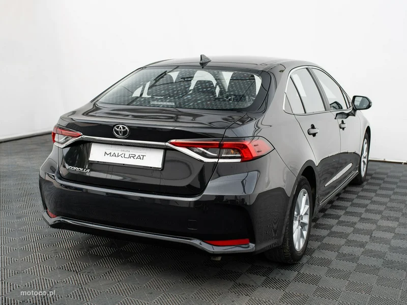 Toyota Corolla E210 5