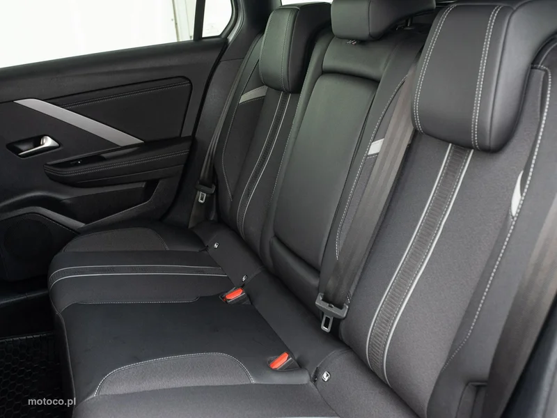 Opel Astra L 25