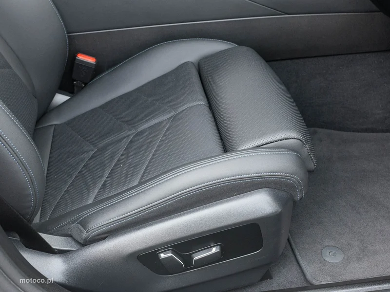 BMW Seria 5 G60 520 32