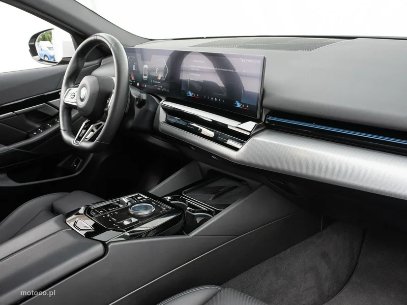 BMW Seria 5 G60 520 32