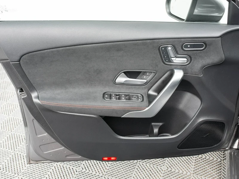 Mercedes-Benz Klasa A W177 A 220 9