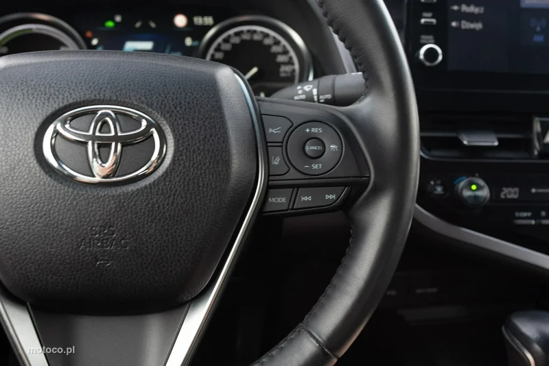 Toyota Camry XV70 13