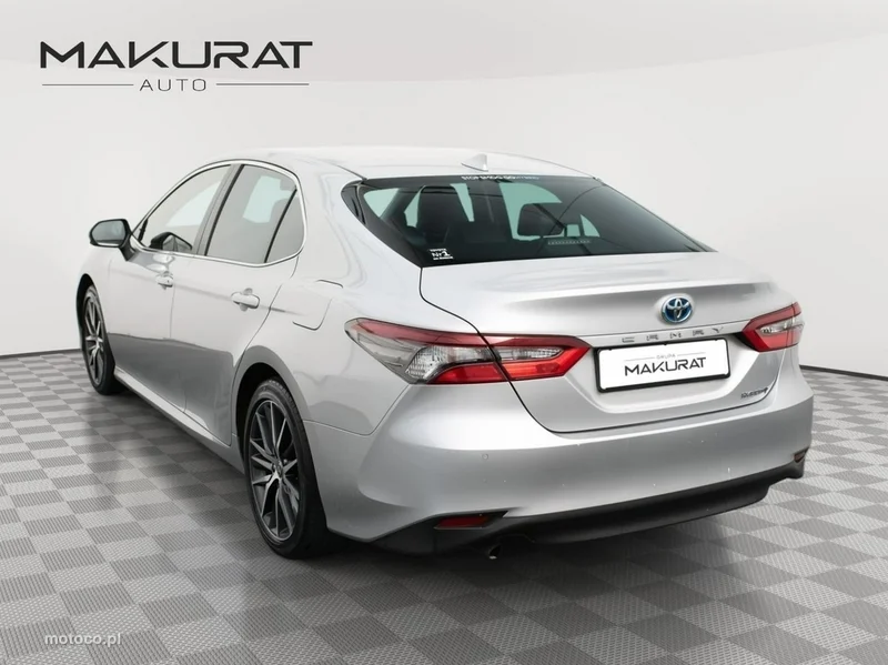 Toyota Camry XV70 3