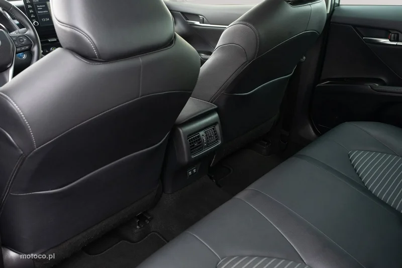 Toyota Camry XV70 21
