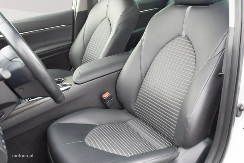 Toyota Camry XV70 10
