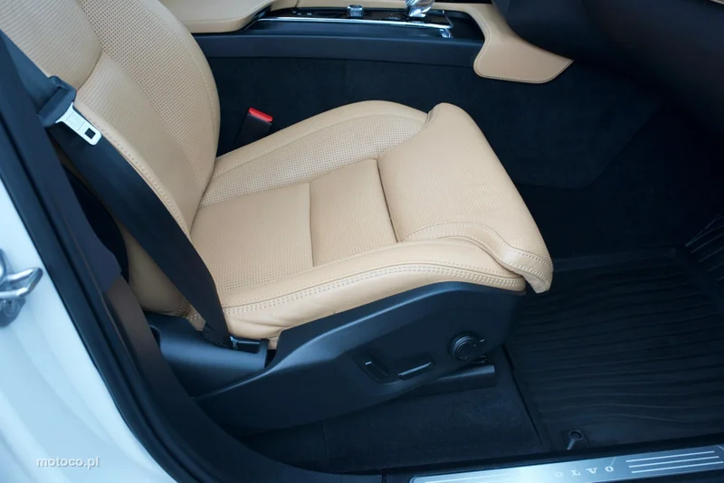 Volvo XC 90 30
