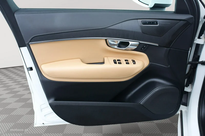 Volvo XC 90 8