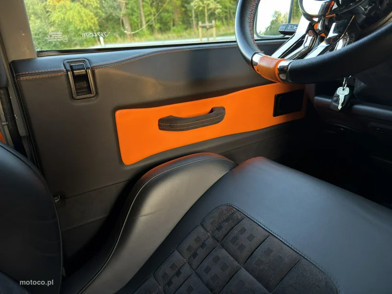 Land Rover Defender 15