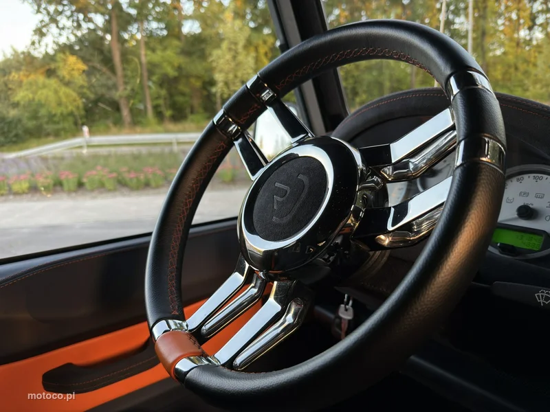 Land Rover Defender 26
