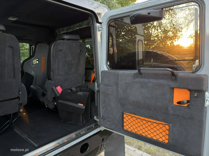 Land Rover Defender 30