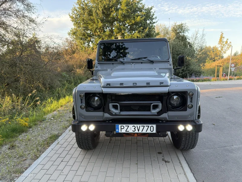 Land Rover Defender 5