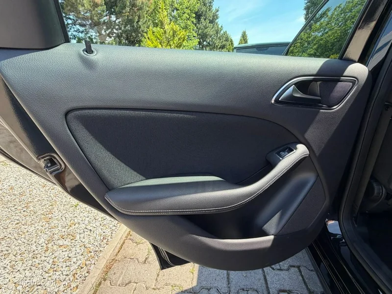 Mercedes-Benz Klasa B W246 B 180 33