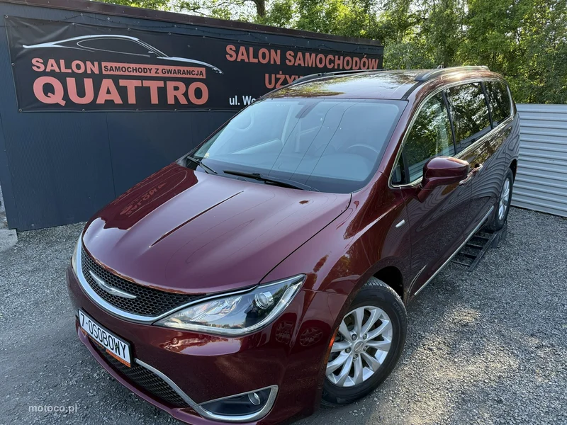 Chrysler Pacifica 2