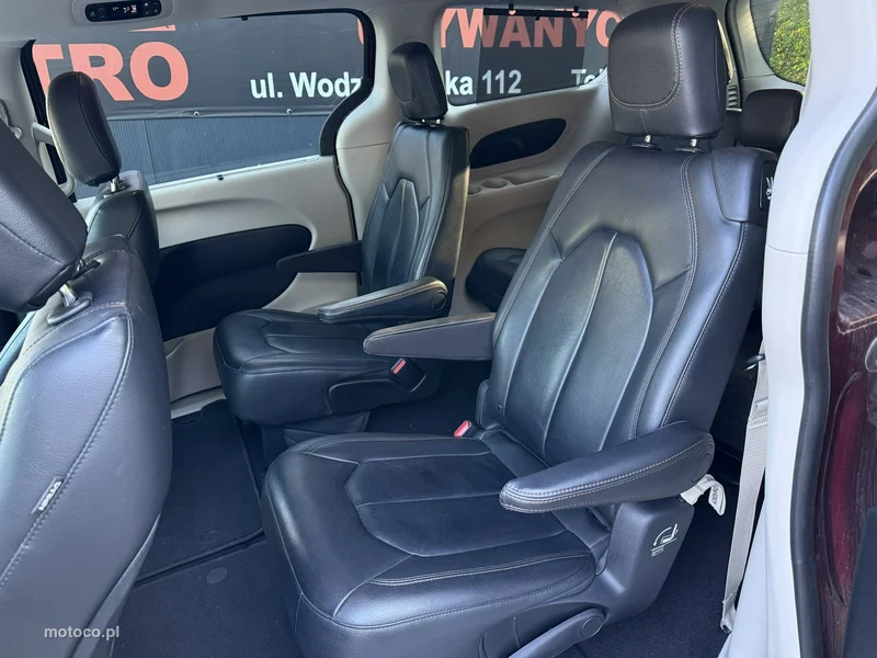 Chrysler Pacifica 12