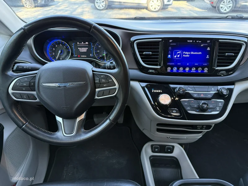 Chrysler Pacifica 16