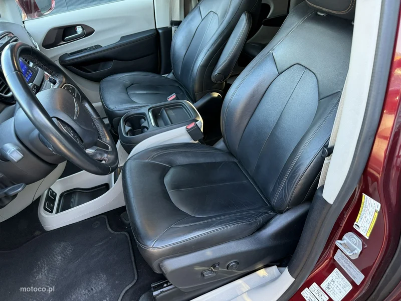 Chrysler Pacifica 18