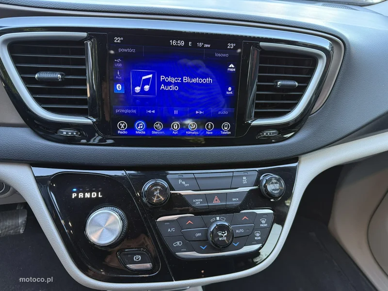 Chrysler Pacifica 21
