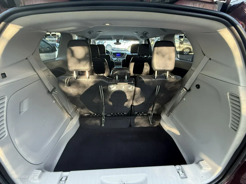 Chrysler Pacifica 24