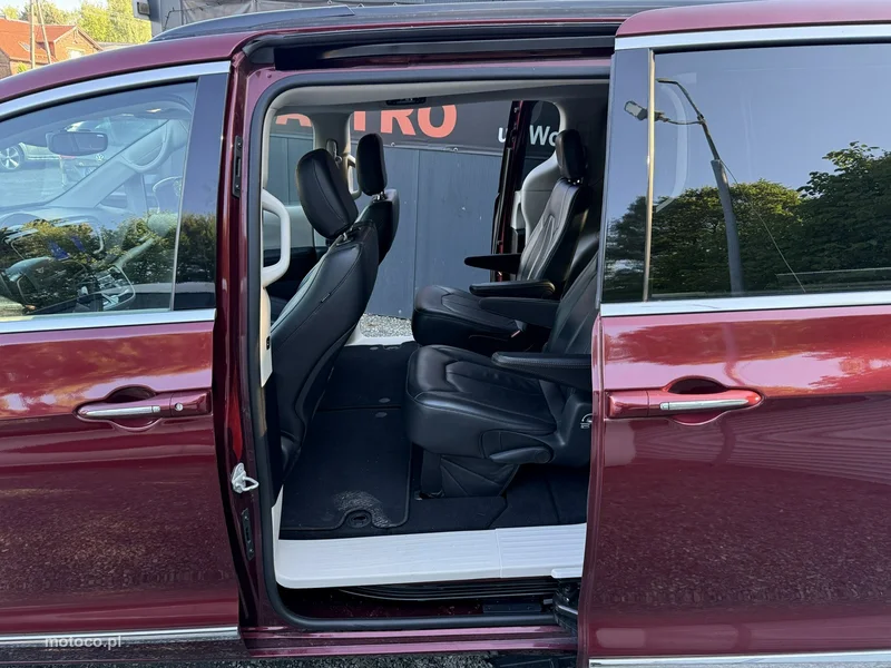 Chrysler Pacifica 28