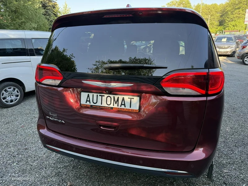 Chrysler Pacifica 8
