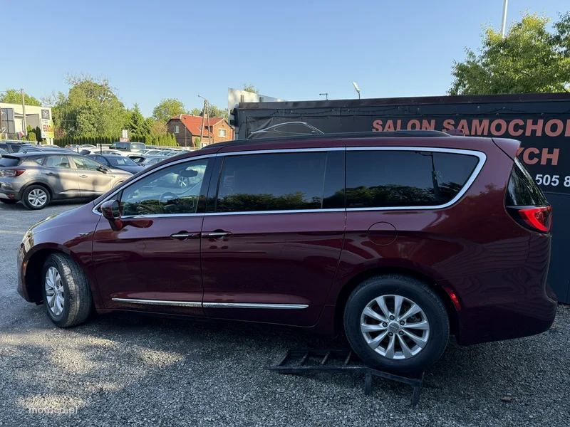 Chrysler Pacifica 10