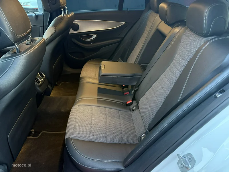 Mercedes-Benz Klasa E W213 E 200 9