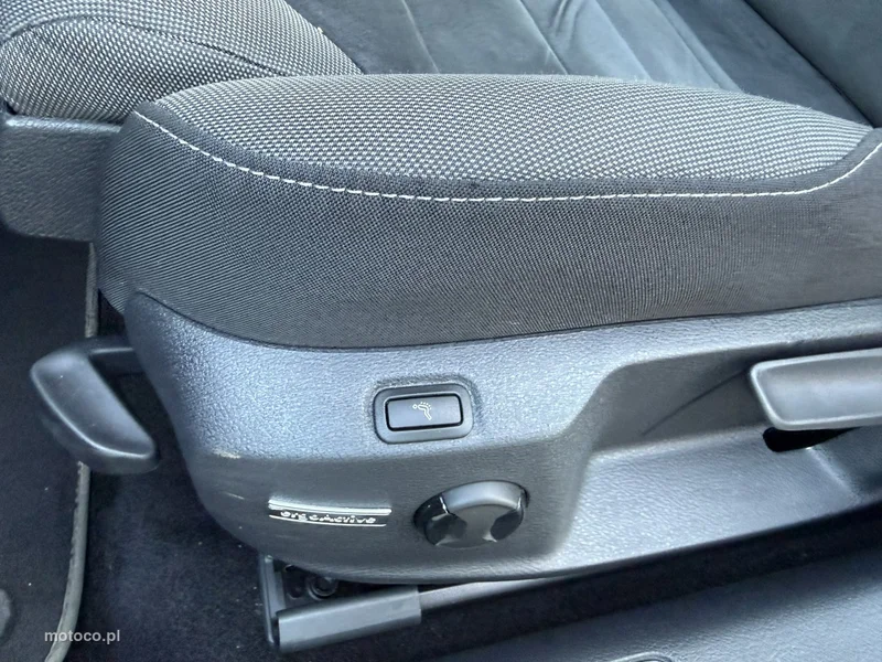 Volkswagen Golf VII 16