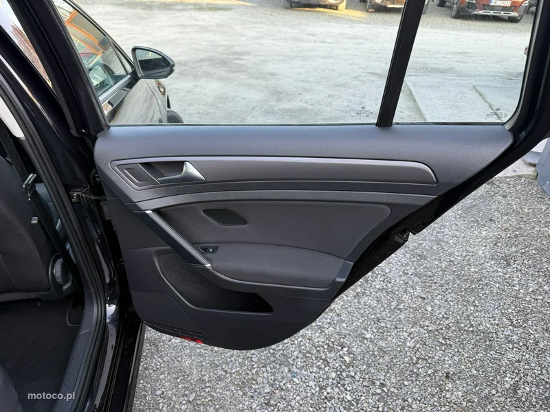 Volkswagen Golf VII 31