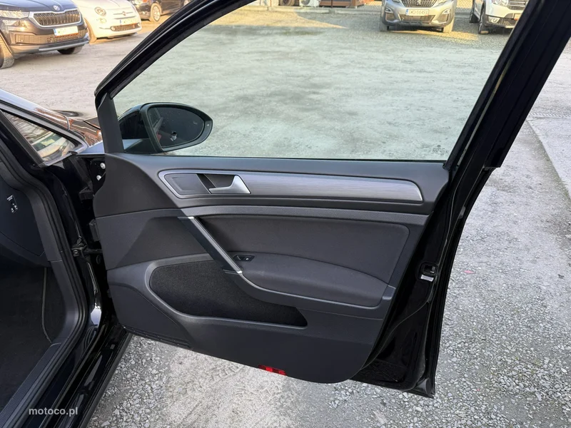 Volkswagen Golf VII 33