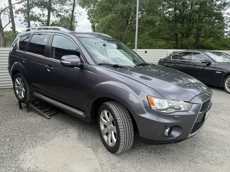 Mitsubishi Outlander 4
