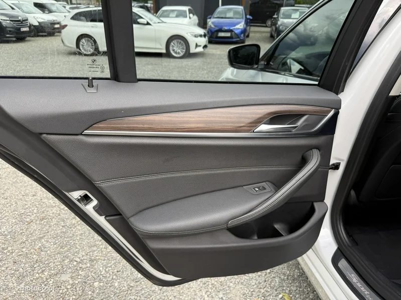 BMW Seria 5 G30 525 13