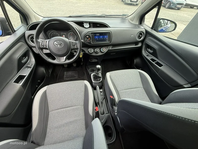 Toyota Yaris XP210 12