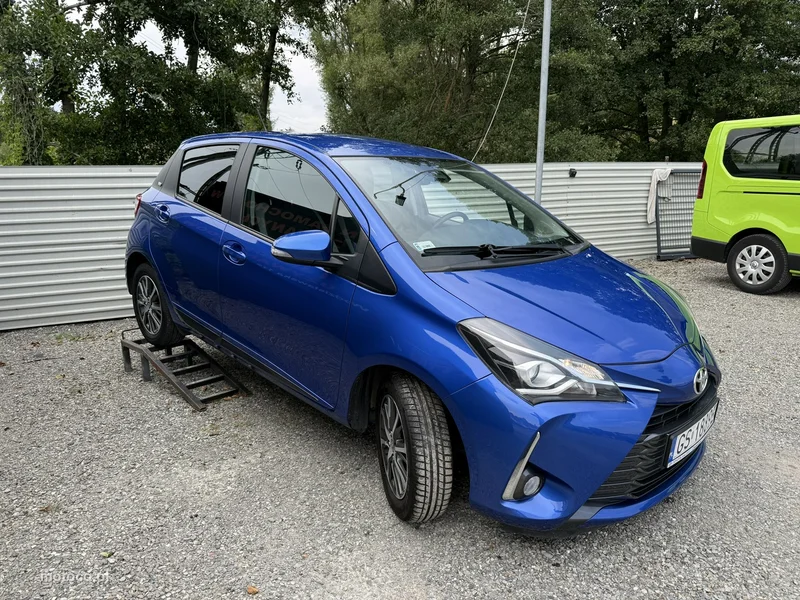 Toyota Yaris XP210 3