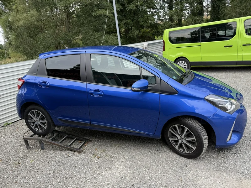 Toyota Yaris XP210 4