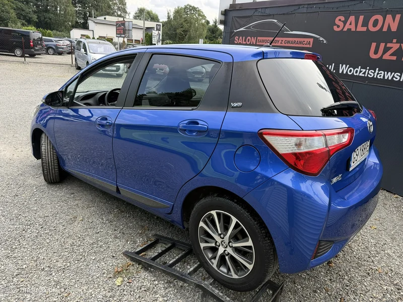 Toyota Yaris XP210 7