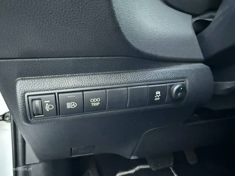Toyota Corolla E210 24
