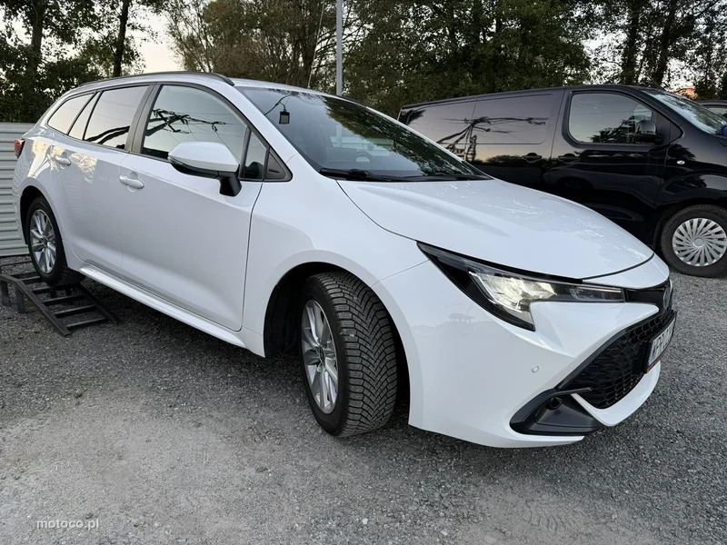 Toyota Corolla E210 5
