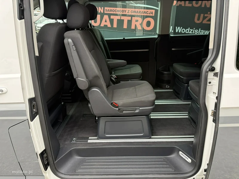 Volkswagen Multivan 12