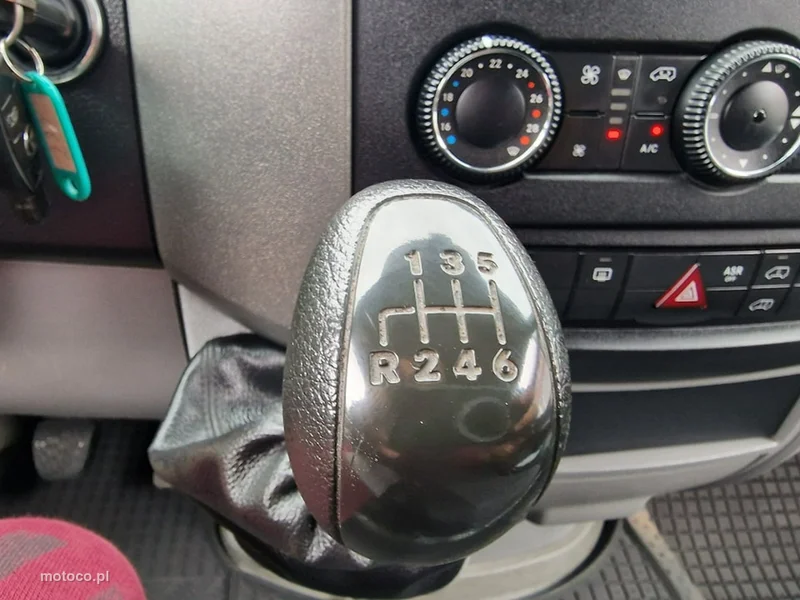 Mercedes-Benz Sprinter 17