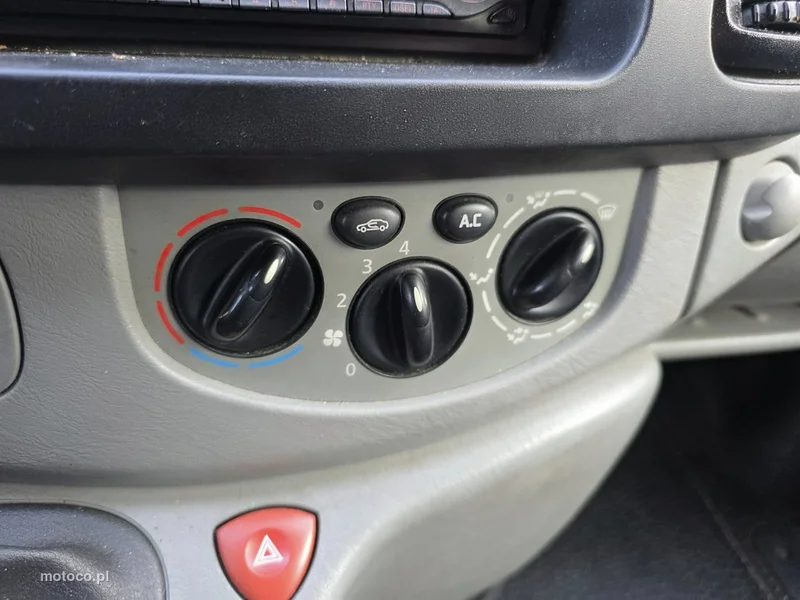 Renault Trafic 13