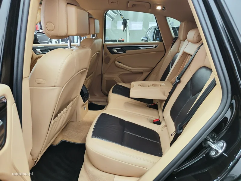 Porsche Macan 95B 31