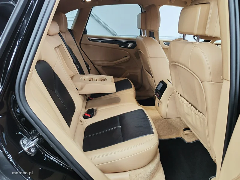 Porsche Macan 95B 33
