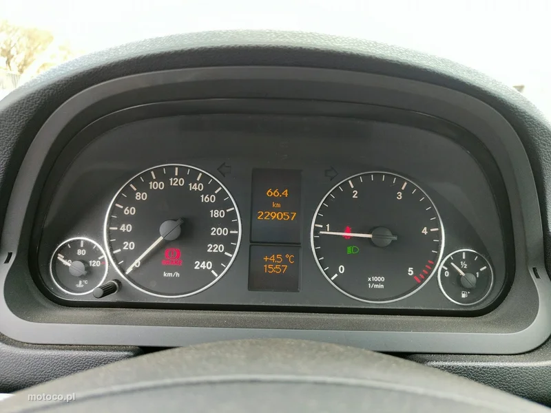 Mercedes-Benz Klasa B W245 B 180 8
