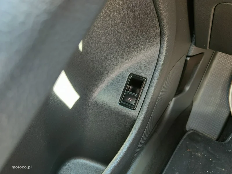 Volkswagen Jetta VI 12
