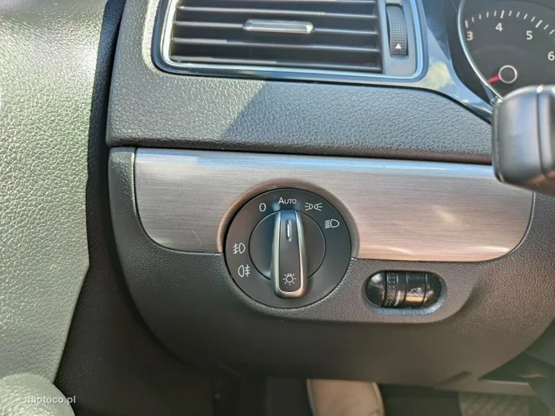 Volkswagen Jetta VI 13
