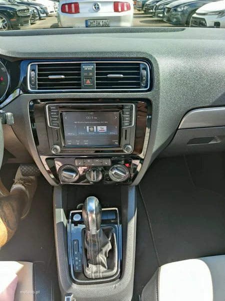Volkswagen Jetta VI 14