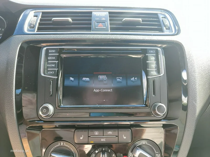 Volkswagen Jetta VI 17
